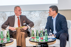Der Travel Industry Club Austria diskutierte am Vorabend der Ferien-Messe Wien über die Faszination von Alpenreisen und Kreuzschifffahrten. Im Bild: TIC-Präsident Harald Hafner und Univ.Prof. Dr. Kurt R. Luger.