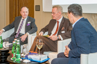 Der Travel Industry Club Austria diskutierte am Vorabend der Ferien-Messe Wien über die Faszination von Alpenreisen und Kreuzschifffahrten. Im Bild: Hapag-Lloyd Cruises-Chef Karl J. Pojer, TIC-Präsident Harald Hafner und Univ.Prof. Dr. Kurt R. Luger.