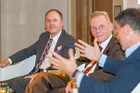 Der Travel Industry Club Austria diskutierte am Vorabend der Ferien-Messe Wien über die Faszination von Alpenreisen und Kreuzschifffahrten. Im Bild: Hapag-Lloyd Cruises-Chef Karl J. Pojer, TIC-Präsident Harald Hafner und Univ.Prof. Dr. Kurt R. Luger.