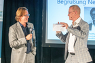 Fünf Unternehmen traten am 25. September 2019 im Wiener Modul zum Pitch im Rahmen der zweiten Travel Industry Start-up Night 2019 an. Im Bild: NextFloor-Geschäftsführer Thomas Bodmer mit TIC-A Präsident Harald Hafner.