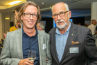 Fünf Unternehmen traten am 25. September 2019 im Wiener Modul zum Pitch im Rahmen der zweiten Travel Industry Start-up Night 2019 an. Im Bild: NextFloor-GF Thomas Bodmer mit TIC-Vorstandsmitglied Gottfried Rieck.