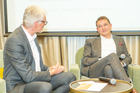 Der Travel Industry Club Austria diskutierte im MAXX Hotel Wien mit Energie- und Reiseexperten darüber, warum und wie die Umweltkosten künftig in die Reisekosten eingepreist werden (müssen). Im Bild v.l.n.r. Roland Kuras (Power Solution), Roland Paar (Soravia).