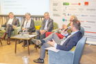 Der Travel Industry Club Austria diskutierte im MAXX Hotel Wien mit Energie- und Reiseexperten darüber, warum und wie die Umweltkosten künftig in die Reisekosten eingepreist werden (müssen). Im Bild v.l.n.r. Roland Paar (Soravia), Mahshid Sotoudeh (Akademie der Wissenschaften),  Univ.Prof. Stefan Schleicher (Uni Graz), Hans Harrer (Senat der Wirtschaft), Martin Schrödl (MAXX Hotel).