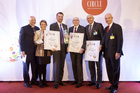 Im Rahmen einer Business Circle Veranstaltung in Rust wurden die Assekuranz Awards Austria 2017 vergeben. Der Österreichische Versicherungsmaklerring (ÖVM) und die Marktforschungsgesellschaft wissma zeichnen damit die bestbewerteten Versicherungen Österreichs aus. Über 500 Makler nahmen an der Bewertung teil. 
Im Bild v.l.n.r.: Alexander Meixner (ÖVM-Vizepräsident), Katja Meier-Pesti (wissma Marktforschung), Günther Weiß (HDI Vorstandsvorsitzender), Wenzel Staub (MUKI Vorstandsdirektor), Peter Loisel (VAV Vorstand) und Alexander Punzl (ÖVM-Präsident)