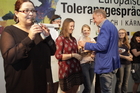 Ein Poetry Slam zum Thema Freiheit markierte den Abschluss der Europäischen Toleranzgespräche 2017 im Kärntner Bergdorf Fresach. Im Bild v.l.n.r.: Carmen Kassekert, Tara Meister und Manfred Sauer, Superintendent der Evangelischen Kirche Kärnten-Osttirol.