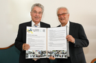 Im Bild: Dr. Heinz Fischer (Bundespräsident aD.) und Dr. Hannes Swoboda (Präsident Denk.Raum.Fresach)