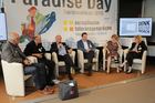 Das erste Tourismusforum im Rahmen der Europäischen Toleranzgespräche am 16. Mai 2018 im Hotel Holiday Inn Villach war der Suche nach dem Paradies in Europa und darüber hinaus gewidmet. Im Bild v.l.n.r. Georg Overs (Tourismus Region Villach), Harald Ertl (Slow Food Region), Manfred Kohl (Kohl & Partner), Michael Berndl (Romantik Hotels), Birgit Gebhardt, Gudrun Leb (ORF).