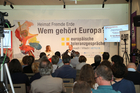Der Wirtschatsforum der Europäischen Toleranzgespräche in Fresach befasste sich mit den Themen Ausverkauf von Grund und Boden die Folgen, Abwanderung und Digitalisierung als Chance für die Region. Im Bild v.l.n.r. Kulturanthropologe Michael Zinganel, Landtagspräsident Reinhart Rohr, ORF-Moderatorin Sonja Sagmeister, Hagelversicherung-CEO Kurt Weinberger, Sozialwissenschafterin Brigitte Kratzwald, Blogger und Steuerberater Johann Neuner.