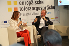 Der Wirtschatsforum der Europäischen Toleranzgespräche in Fresach befasste sich mit den Themen Ausverkauf von Grund und Boden die Folgen, Abwanderung und Digitalisierung als Chance für die Region. Im Bild: ORF-Moderatorin Sonia Sagmeister mit dem Vorstandsvorsitzenden der Österr. Hagelversicherung, Dr. Kurt Weinberger.