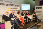 Der Wirtschatsforum der Europäischen Toleranzgespräche in Fresach befasste sich mit den Themen Ausverkauf von Grund und Boden die Folgen, Abwanderung und Digitalisierung als Chance für die Region. Im Bild v.l.n.r. Kulturanthropologe Michael Zinganel, Landtagspräsident Reinhart Rohr, ORF-Moderatorin Sonja Sagmeister, Hagelversicherung-CEO Kurt Weinberger, Sozialwissenschafterin Brigitte Kratzwald, Blogger und Steuerberater Johann Neuner.
