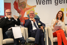 Der Wirtschatsforum der Europäischen Toleranzgespräche in Fresach befasste sich mit den Themen Ausverkauf von Grund und Boden die Folgen, Abwanderung und Digitalisierung als Chance für die Region. Im Bild v.l.n.r. Kulturanthropologe Michael Zinganel, Landtagspräsident Reinhart Rohr, ORF-Moderatorin Sonja Sagmeister.