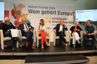 Der Wirtschatsforum der Europäischen Toleranzgespräche in Fresach befasste sich mit den Themen Ausverkauf von Grund und Boden die Folgen, Abwanderung und Digitalisierung als Chance für die Region. Im Bild v.l.n.r. Kulturanthropologe Michael Zinganel, Landtagspräsident Reinhart Rohr, ORF-Moderatorin Sonja Sagmeister, Hagelversicherung-CEO Kurt Weinberger, Sozialwissenschafterin Brigitte Kratzwald, Blogger und Steuerberater Johann Neuner.