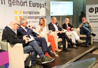 Der Wirtschatsforum der Europäischen Toleranzgespräche in Fresach befasste sich mit den Themen Ausverkauf von Grund und Boden die Folgen, Abwanderung und Digitalisierung als Chance für die Region. Im Bild v.l.n.r. Kulturanthropologe Michael Zinganel, Landtagspräsident Reinhart Rohr, ORF-Moderatorin Sonja Sagmeister, Hagelversicherung-CEO Kurt Weinberger, Sozialwissenschafterin Brigitte Kratzwald, Blogger und Steuerberater Johann Neuner.