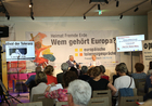 Der Wirtschatsforum der Europäischen Toleranzgespräche in Fresach befasste sich mit den Themen Ausverkauf von Grund und Boden die Folgen, Abwanderung und Digitalisierung als Chance für die Region. Im Bild: ORF-Moderator Peter Fritz mit dem Migrationsforscher Rainer Münz.