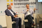 Der Wirtschatsforum der Europäischen Toleranzgespräche in Fresach befasste sich mit den Themen Ausverkauf von Grund und Boden die Folgen, Abwanderung und Digitalisierung als Chance für die Region. Im Bild: ORF-Moderator Peter Fritz mit dem Migrationsforscher Rainer Münz.