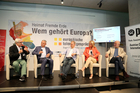 Der Wirtschatsforum der Europäischen Toleranzgespräche in Fresach befasste sich mit den Themen Ausverkauf von Grund und Boden die Folgen, Abwanderung und Digitalisierung als Chance für die Region. Im Bild: Freizeitforscher Peter Zellmann, ORF-Moderator Peter Fritz, Migrationsforscher Rainer Münz, Kärnten Welcome Center Chefin Margit Heissenberger, PEN-Präsident Helmuth A. Niederle.