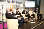 Der Wirtschatsforum der Europäischen Toleranzgespräche in Fresach befasste sich mit den Themen Ausverkauf von Grund und Boden die Folgen, Abwanderung und Digitalisierung als Chance für die Region. Im Bild v.l.n.r. Christian Philipp (Silicon Alps), Autor Dimitré Dinev, Innovationsforscherin Petra Schaper-Rinkel, Moderator Thomas Cik, Iris Straßer, Netzwerk Verantwortung zeigen, Startup-Unternehmer Philipp Hungerländer.