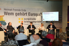 Der Wirtschatsforum der Europäischen Toleranzgespräche in Fresach befasste sich mit den Themen Ausverkauf von Grund und Boden die Folgen, Abwanderung und Digitalisierung als Chance für die Region. Im Bild v.l.n.r. Christian Philipp (Silicon Alps), Autor Dimitré Dinev, Innovationsforscherin Petra Schaper-Rinkel, Moderator Thomas Cik, Iris Straßer, Netzwerk Verantwortung zeigen, Startup-Unternehmer Philipp Hungerländer.