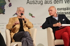 Lesung, Diskussion und Verleihung des Europäischen Toleranzpreises 2020 für Demokratie und Menschenrechte des Österreichischen PEN-Club und der Stadt Villach. Im Bild: PEN-Präsident Helmuth A. Niederle, Chefred. Claus Reitan.