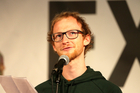 Mit dem traditionellen Poetry Slam wurden die 6. Europäischen Toleranzgespräche im Kärntner Bergdorf Fresach abgeschlossen. Im Bild: Florian Supé aus Graz.
