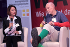Das Wirtschaftsforum der Europäischen Toleranzgespräche in Fresach war auch 2022 wieder hochkarätig besetzt. Im Bild: ORF-Moderatorin Sonja Sagmeister-Brandner mit Hirnforscher und Neuromarketingexperte Hans-Georg Häusel.