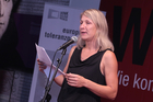 Mit dem traditionellen Poetry Slam wurden die Europäischen Toleranzgespräche 2022 Freitrag abend abgeschlossen. Neun Poet*innen traten an, im Bild: Silke Gruber aus Innsbruck.