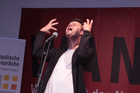 Mit dem traditionellen Poetry Slam wurden die Europäischen Toleranzgespräche 2022 Freitrag abend abgeschlossen. Neun Poet*innen traten an, das Finale entschied die Wienerin Katharina Wenty für sich. Im Bild Marius Loy aus Esslingen, Baden-Württemberg.
