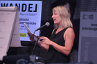 Mit dem traditionellen Poetry Slam wurden die Europäischen Toleranzgespräche 2022 Freitrag abend abgeschlossen. Neun Poet*innen traten an, im Bild: Silke Gruber aus Innsbruck.