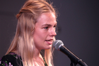 Mit dem traditionellen Poetry Slam wurden die Europäischen Toleranzgespräche 2022 Freitrag abend abgeschlossen. Neun Poet*innen traten an, das Finale entschied die Wienerin Katharina Wenty (im Bild) für sich.