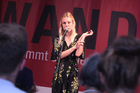 Mit dem traditionellen Poetry Slam wurden die Europäischen Toleranzgespräche 2022 Freitrag abend abgeschlossen. Neun Poet*innen traten an, das Finale entschied die Wienerin Katharina Wenty (im Bild)  für sich.