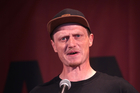 Mit dem traditionellen Poetry Slam wurden die Europäischen Toleranzgespräche 2022 Freitrag abend abgeschlossen. Neun Poet*innen traten an, im Bild: DaWastl.