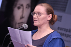 Mit dem traditionellen Poetry Slam wurden die Europäischen Toleranzgespräche 2022 Freitrag abend abgeschlossen. Neun Poet*innen traten an, im Bild: Trischa Radda aus Graz.