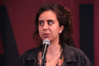 Mit dem traditionellen Poetry Slam wurden die Europäischen Toleranzgespräche 2022 Freitrag abend abgeschlossen. Neun Poet*innen traten an, im Bild: Shafia Khawaja aus Wien.