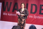 Mit dem traditionellen Poetry Slam wurden die Europäischen Toleranzgespräche 2022 Freitrag abend abgeschlossen. Neun Poet*innen traten an, im Bild: Shafia Khawaja aus Wien.