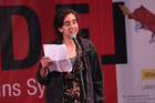 Mit dem traditionellen Poetry Slam wurden die Europäischen Toleranzgespräche 2022 Freitrag abend abgeschlossen. Neun Poet*innen traten an, im Bild: Shafia Khawaja aus Wien.