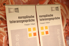 Mit einem Ethikgespräch von EKD-Vorsitzendem a.D. Nikolaus Schneider und ORF-Redakteurin Renata Schmidtkunz wurden die Europäischen Toleranzgespräche 2023 in Villach eröffnet.