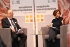 Mit einem Ethikgespräch von EKD-Vorsitzendem a.D. Nikolaus Schneider und ORF-Redakteurin Renata Schmidtkunz wurden die Europäischen Toleranzgespräche 2023 in Villach eröffnet.