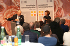 Mit einem Ethikgespräch von EKD-Vorsitzendem a.D. Nikolaus Schneider und ORF-Redakteurin Renata Schmidtkunz wurden die Europäischen Toleranzgespräche 2023 in Villach eröffnet.