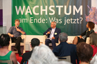 Europaforum der Toleranzgespräche am 25. Mai 2023. Im Bild: Gemeinwohl-Experte Christian Felber, ORF-Moderator Peter Fritz, Afrika-Expertin Tara Méité.