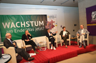 Wirtschaftsforum der Toleranzgespräche im Kärntner Bergdorf Fresach am 26. Mai 2023. Im Bild v.l.n.r. Prof. Georg Brasseur, AK-Globalisierungsexperte Valentin Wedl, Moderator Thomas Cik, WKK-Vizepräsidentin Astrid Legner und Philosoph Graham Parkes.