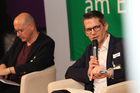 Wirtschaftsforum der Toleranzgespräche im Kärntner Bergdorf Fresach am 26. Mai 2023. Im Bild AK-Globalisierungsexperte Valentin Wedl, Moderator Thomas Cik.