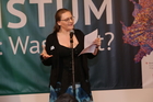 Poetry Slam der Europäischen Toleranzgespräche am 26. Mai 2023 in Fresach. Im Bild: Trisha Radda.