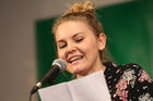 Poetry Slam der Europäischen Toleranzgespräche am 26. Mai 2023 in Fresach. Im Bild: Die Siegerin Estha Sackl.