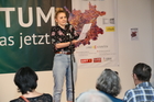Poetry Slam der Europäischen Toleranzgespräche am 26. Mai 2023 in Fresach. Im Bild: Die Siegerin Estha Sackl.