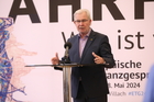 Einen Ausblick auf die Wahrheit in Zeiten von Digitalisierung und KI lieferte das Pressegespräch zur Vorstellung der Toleranzgespräche 2024 in Villach. Im Bild Stadtrat Harald Sobe.