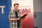 Mit dem traditionellen Poetry Slam gingen die Europäischen Toleranzgespräche Freitag abend ins Finale. Im Bild: Lukas Hofbauer von Slam! if you Can.