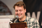 Mit dem traditionellen Poetry Slam gingen die Europäischen Toleranzgespräche Freitag abend ins Finale. Im Bild: Lukas Hofbauer von Slam! if you Can.