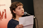Mit dem traditionellen Poetry Slam gingen die Europäischen Toleranzgespräche Freitag abend ins Finale. Im Bild: Leonie May.