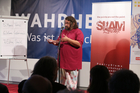 Mit dem traditionellen Poetry Slam gingen die Europäischen Toleranzgespräche Freitag abend ins Finale. Im Bild: Mario Tomic aus Graz.