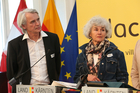 Das Programm der Europäischen Toleranzgespräche 2025 wurde am Dienstag, 18. März, im Spiegelsaal der Landesregierung in Klagenfurt vorgestellt. Im Bild: Toleranzgespräche-Organisator Wilfried Seywald und Kuratoriumsmitglied Margarethe Prinz-Büchl.